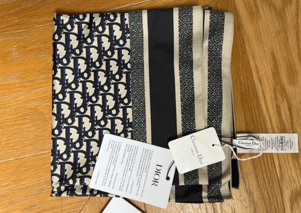 Dior šatka