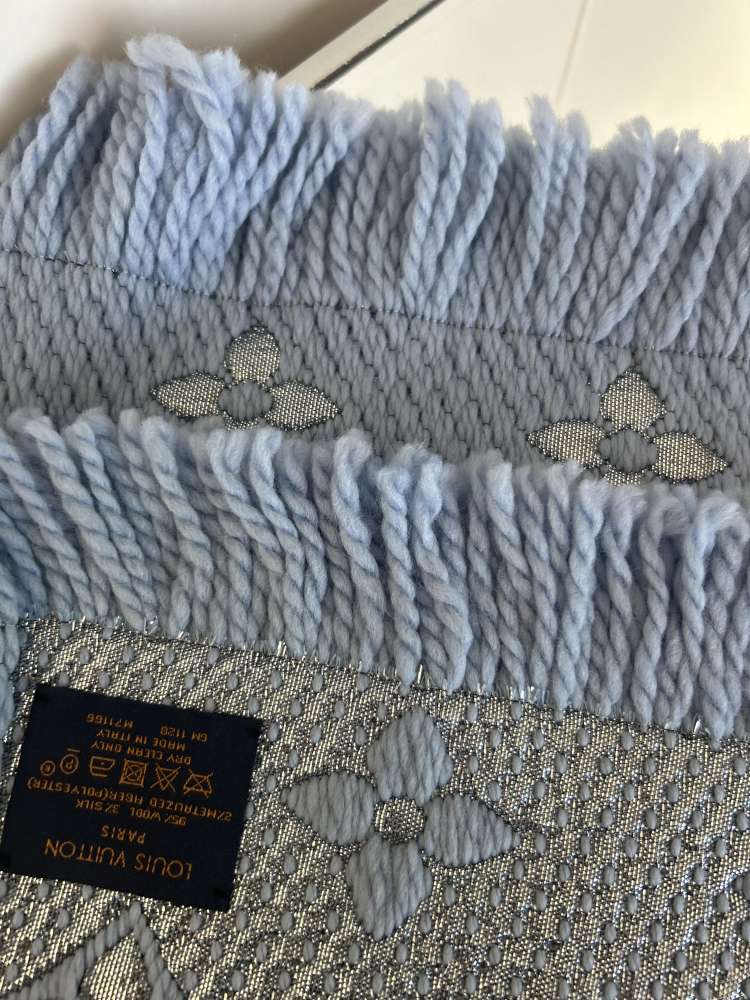 Louis Vuitton šál