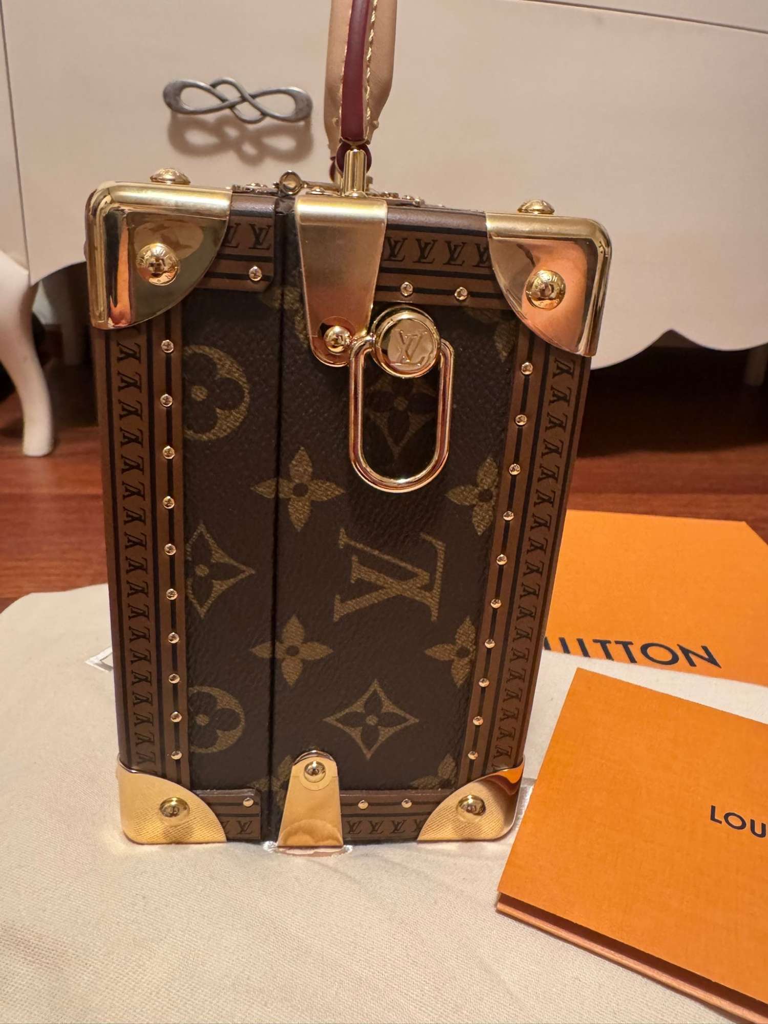 Louis Vuitton kufrík