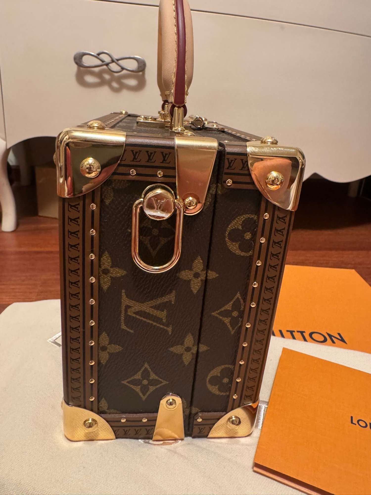 Louis Vuitton kufrík