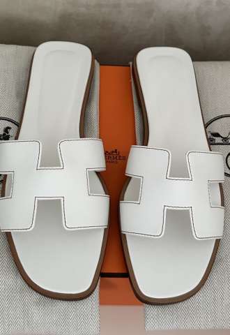 https://vipluxury.sk/Nové šľapky Hermes model Oran biele 38