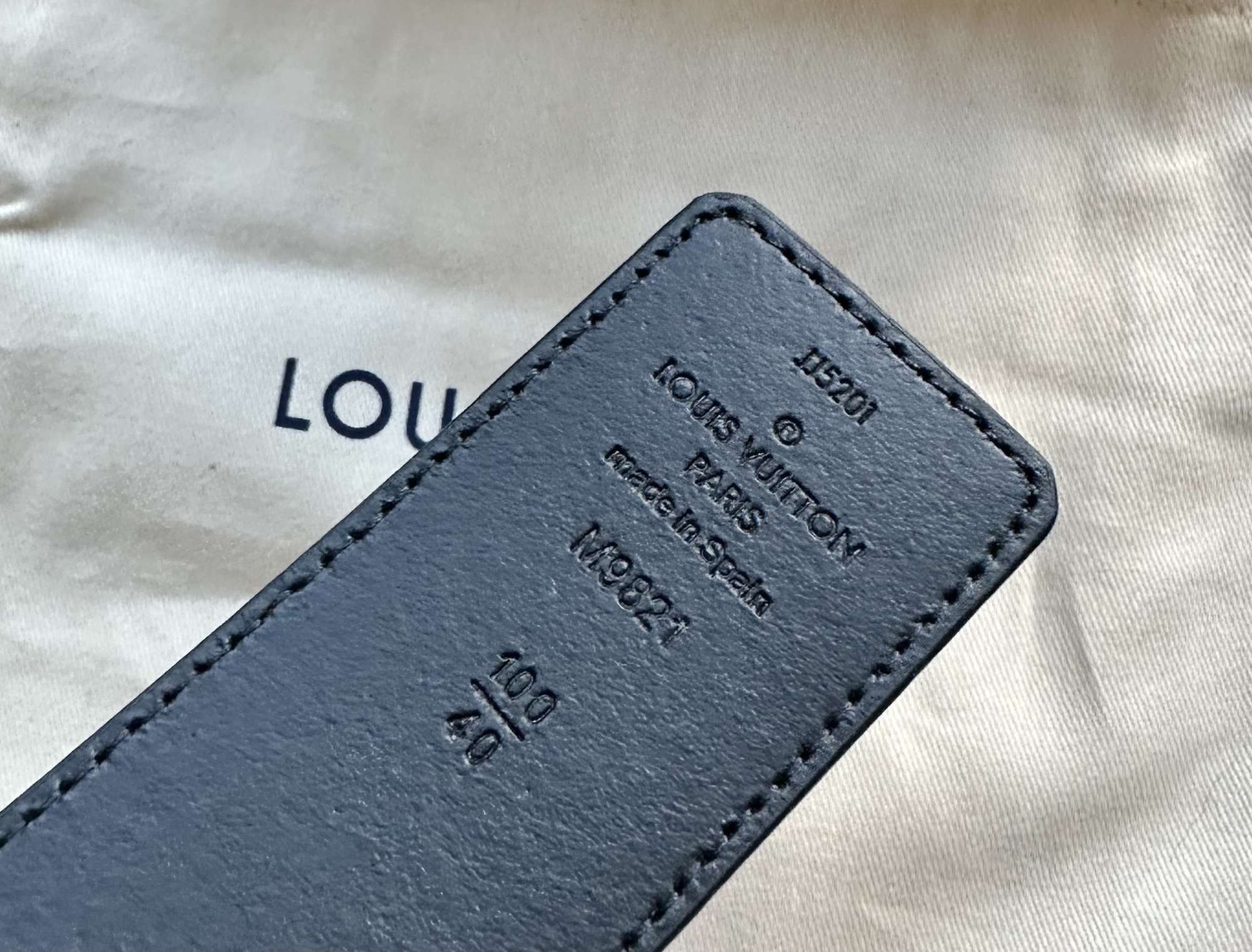 Nový opasok Louis Vuitton model Initiales strieborný s dvojitým zadným dielom 100