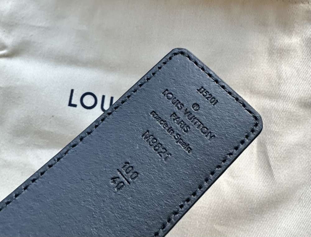 Nový opasok Louis Vuitton model Initiales strieborný s dvojitým zadným dielom 100