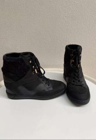 https://vipluxury.sk/Lv Cliff Top black sneakers