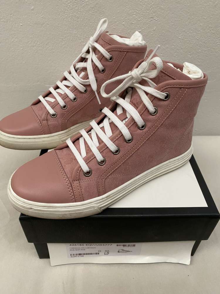 Gucci soft pink