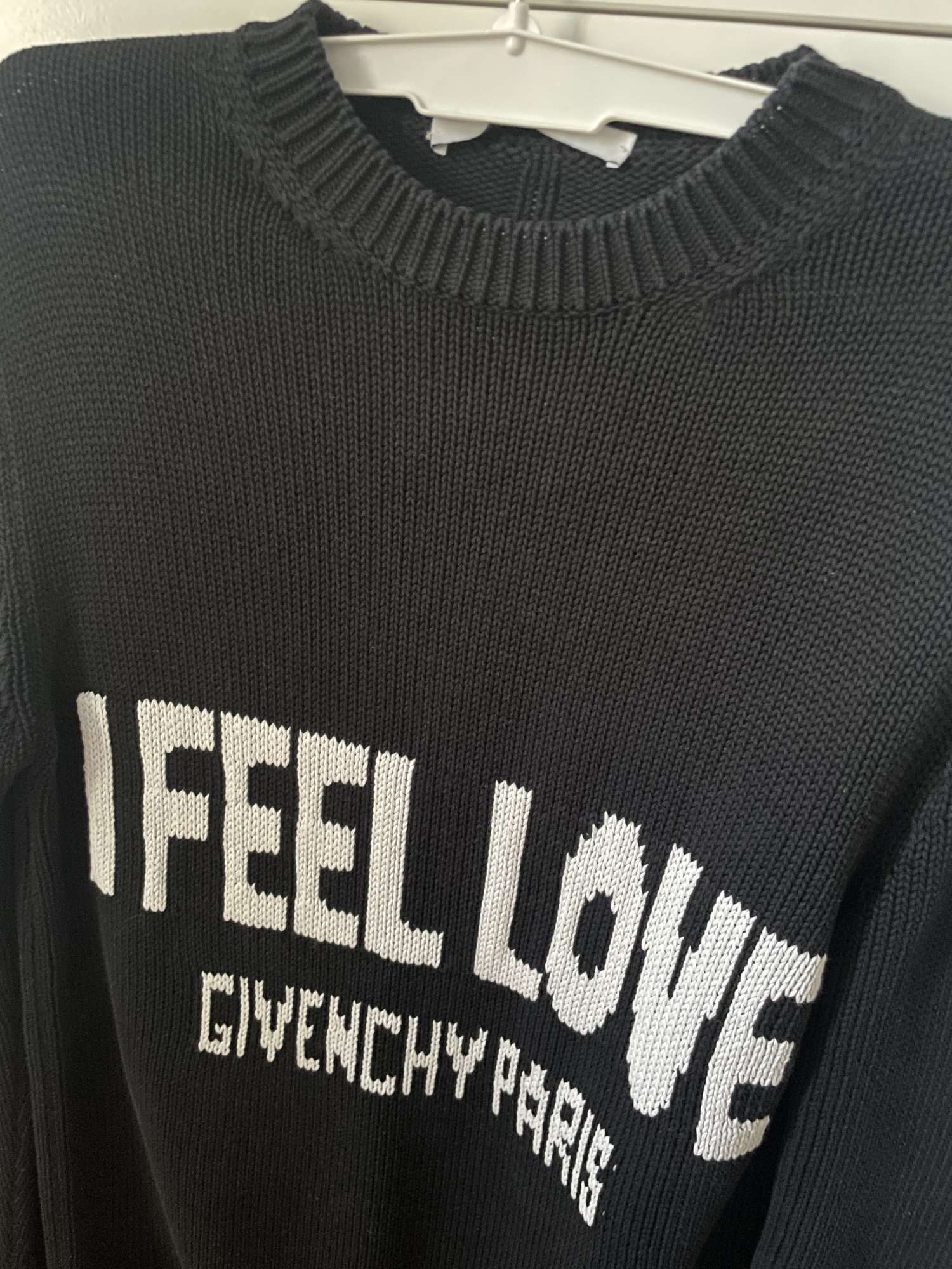 Givenchy sveter