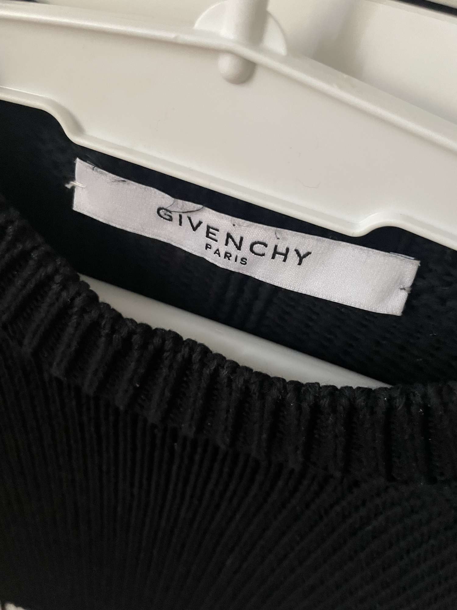 Givenchy sveter