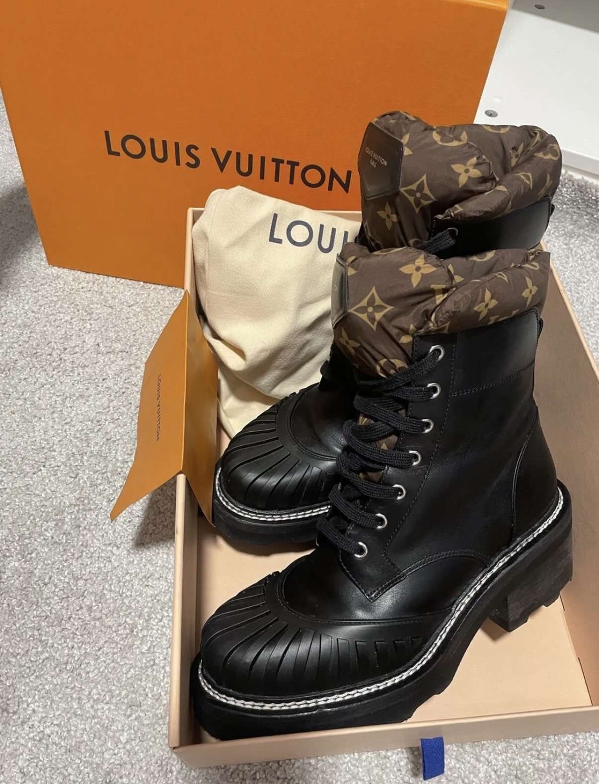 Louis Vuitton 39