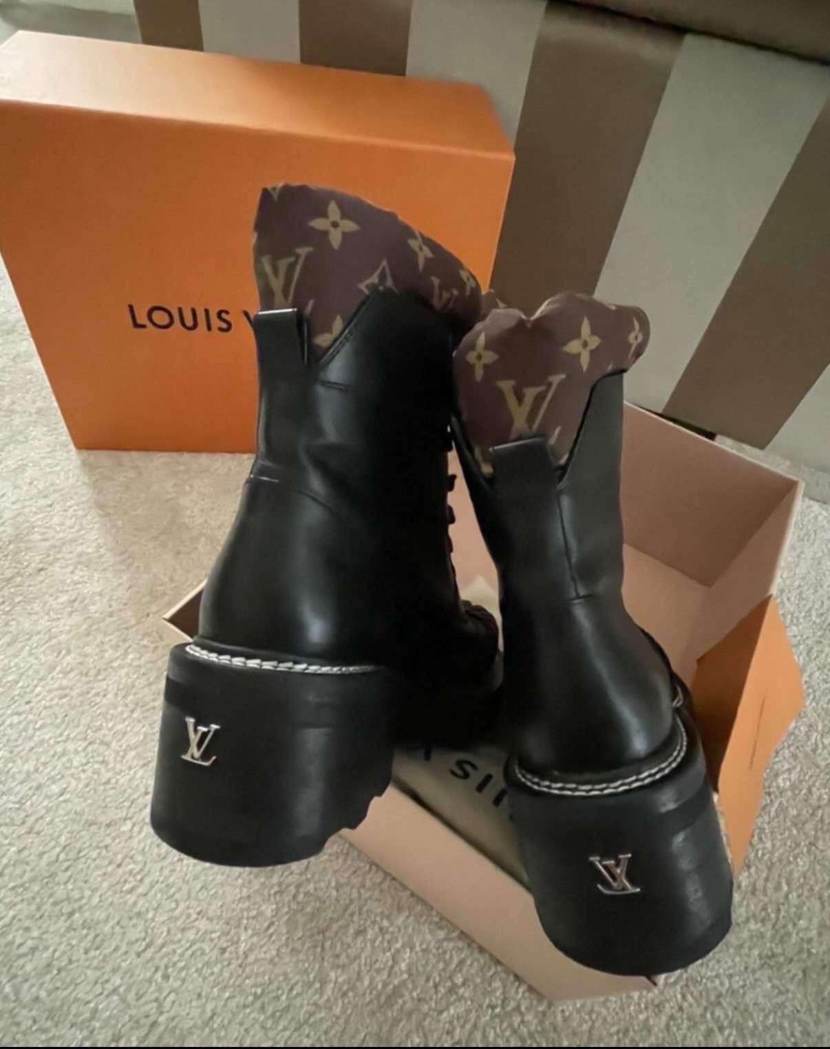 Louis Vuitton 39