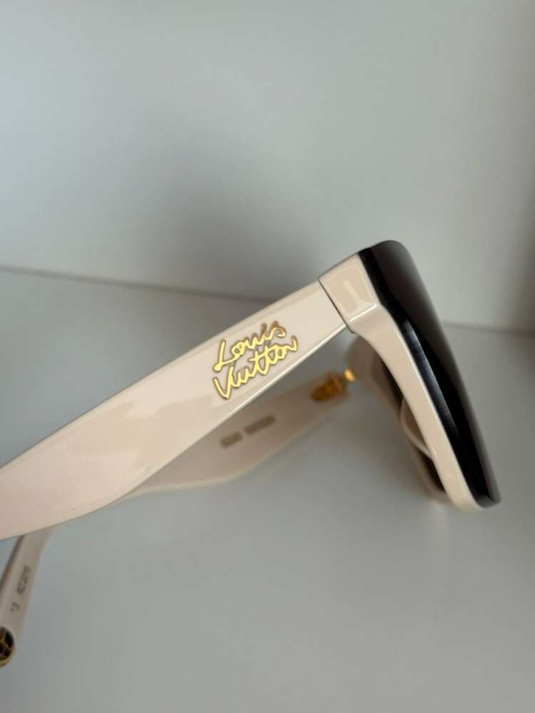 Louis Vuitton Script square Sunglasses