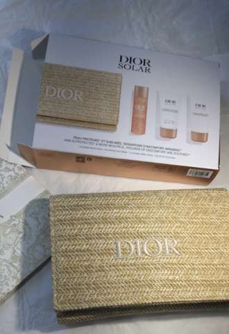 https://vipluxury.sk/Dior beauty clutch
