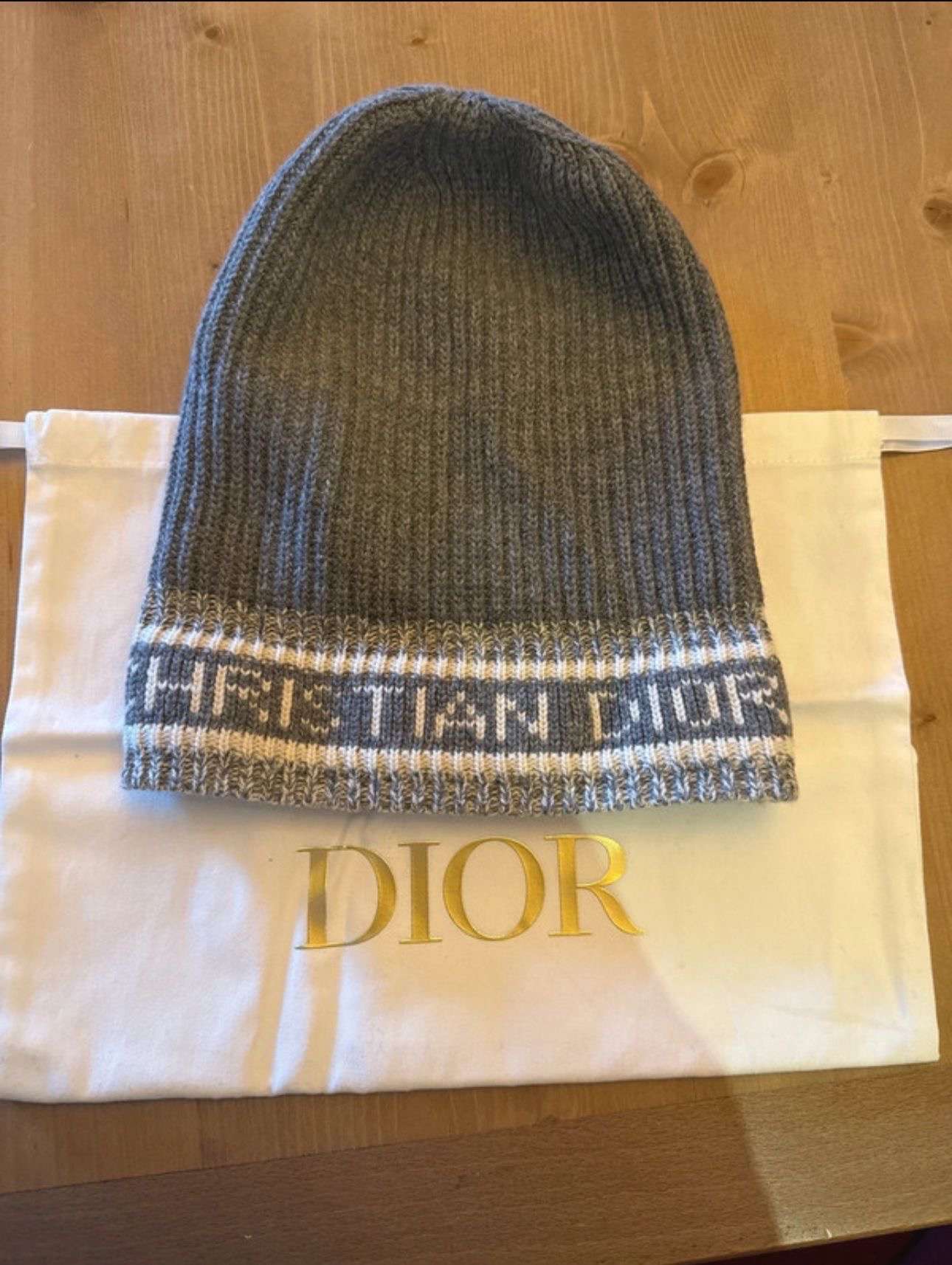 Dior čiapka
