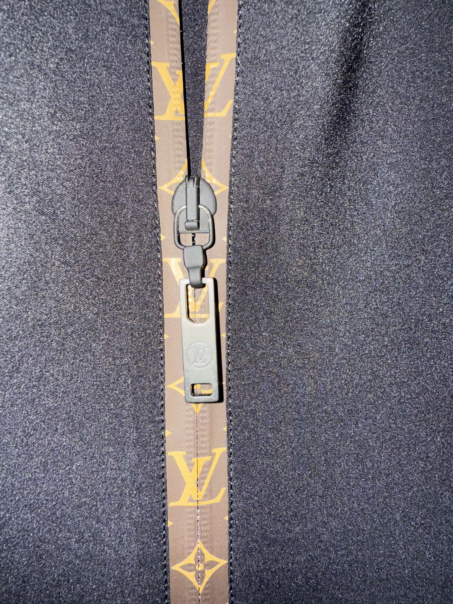 Čierne šaty Louis Vuitton