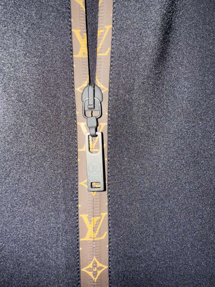 Čierne šaty Louis Vuitton