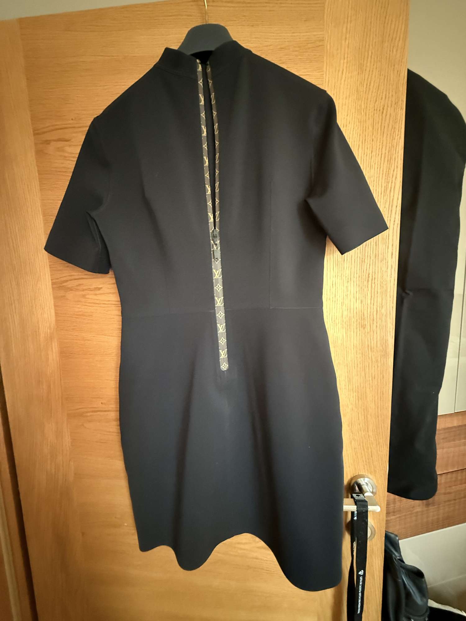 Čierne šaty Louis Vuitton