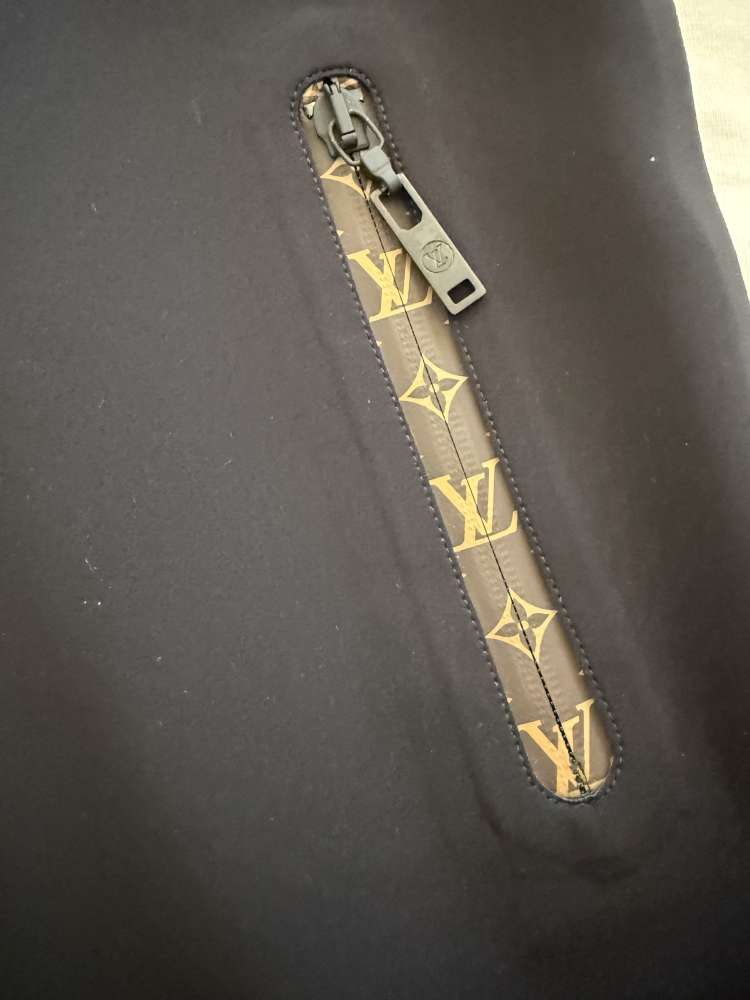 Čierne šaty Louis Vuitton