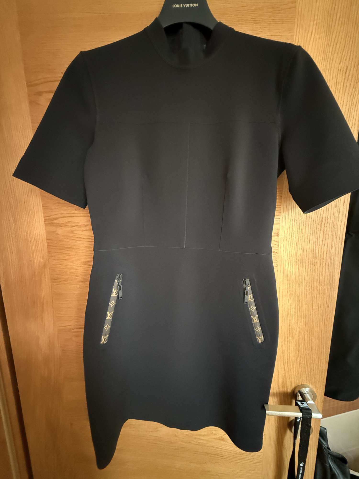 Čierne šaty Louis Vuitton