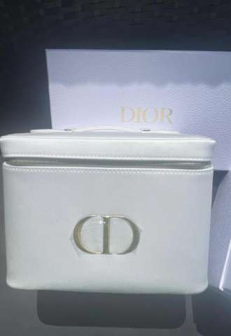 https://vipluxury.sk/Dior kufrik