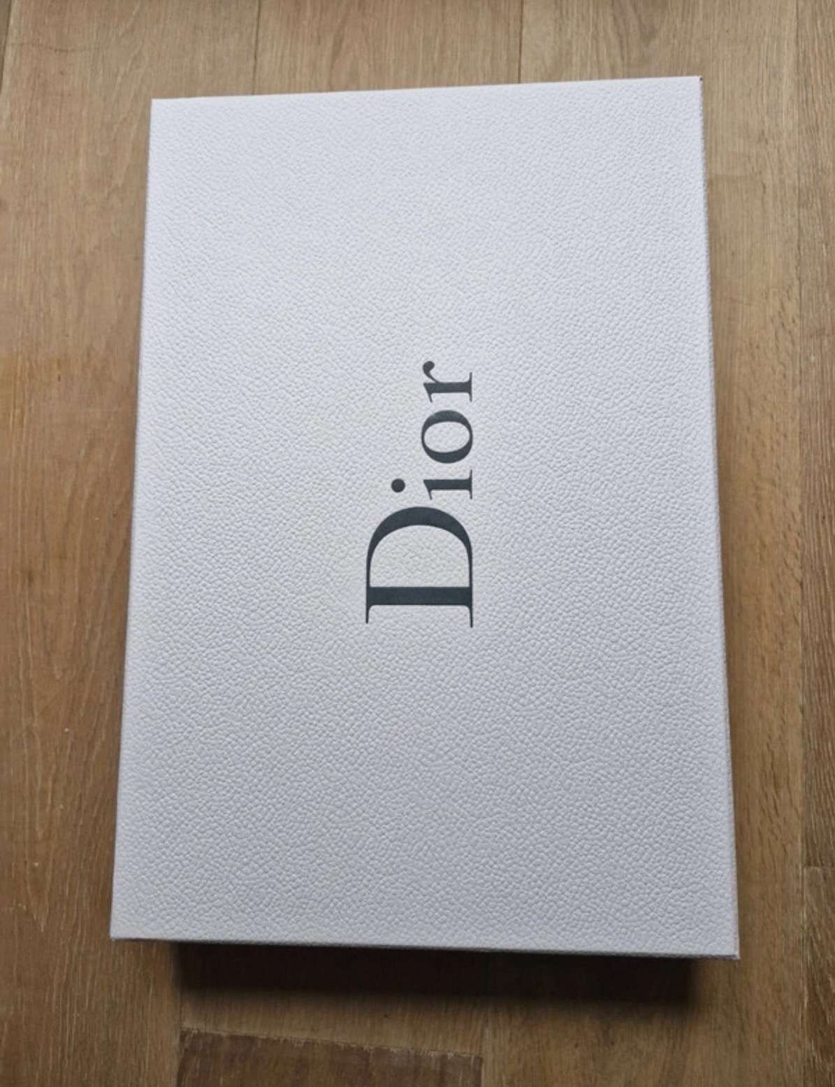 Dior kufrik a šatka