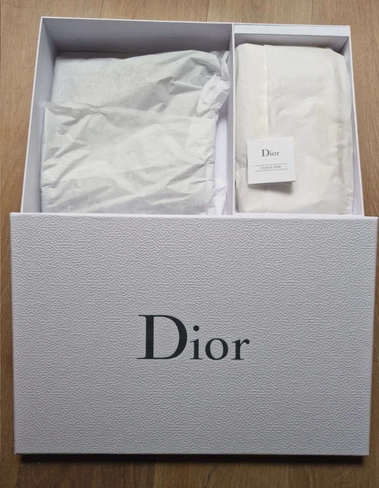Dior kufrik a šatka