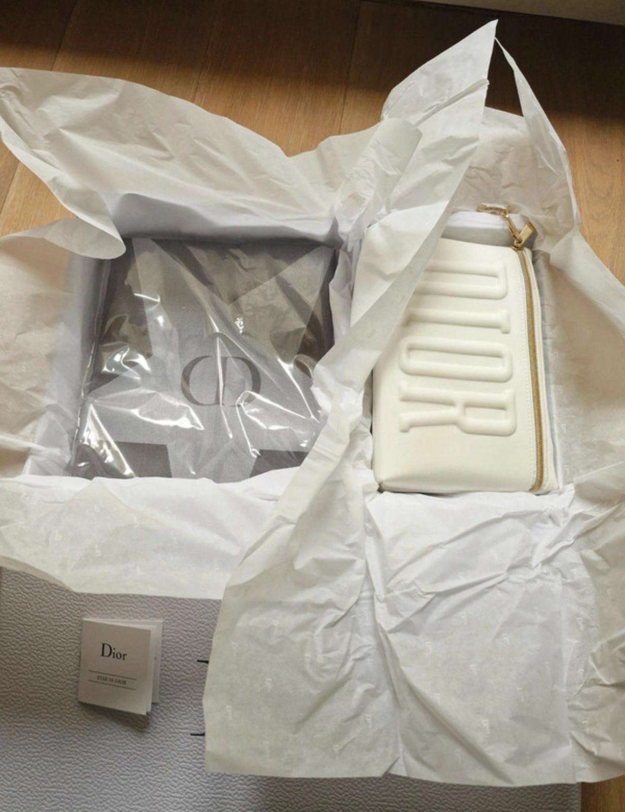 Dior kufrik a šatka