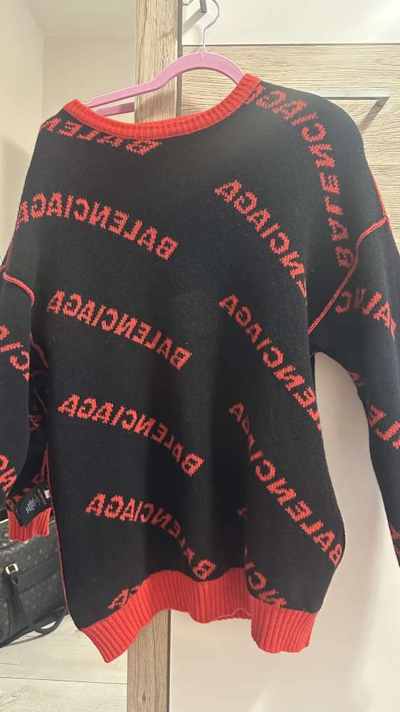 Balenciaga sveter