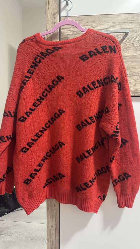 Balenciaga sveter