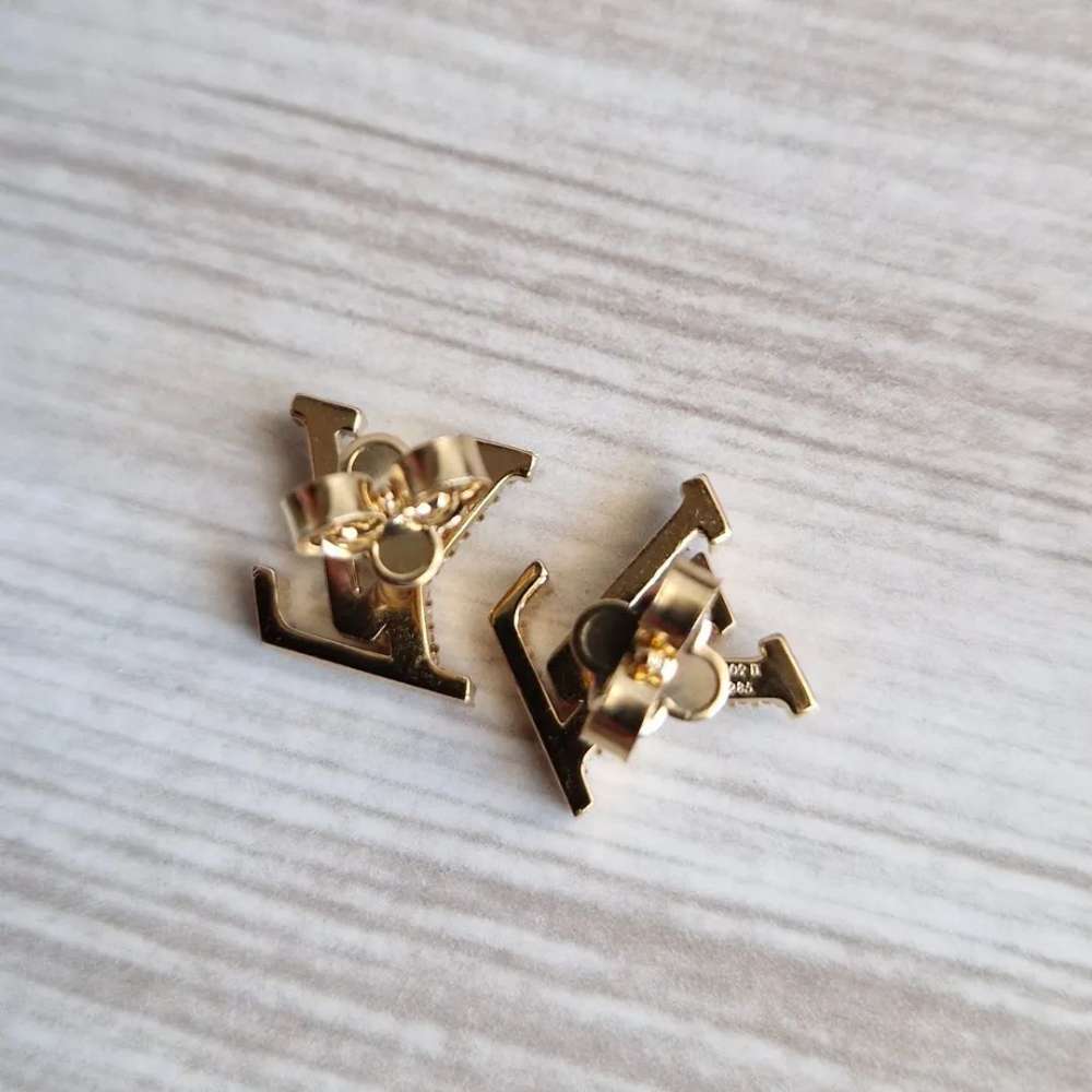 Louis Vuitton Nausnice Iconic