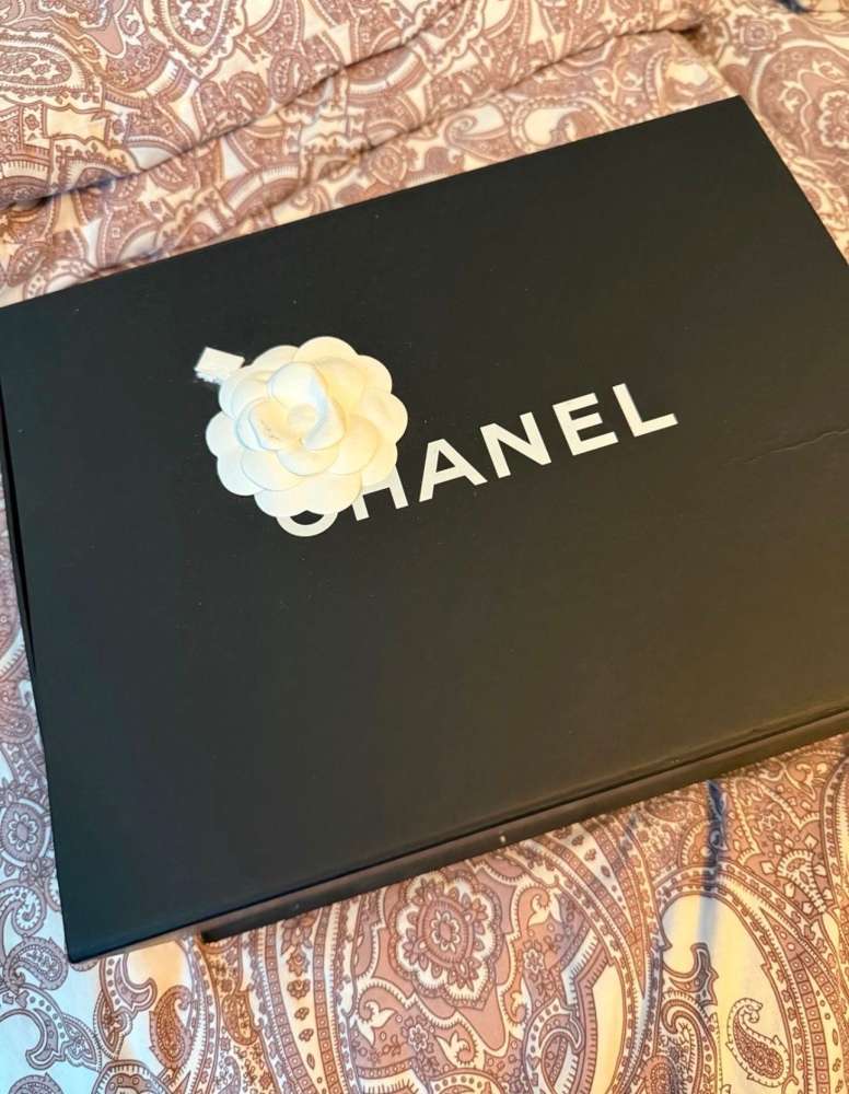 Chanel boy medium crossbody