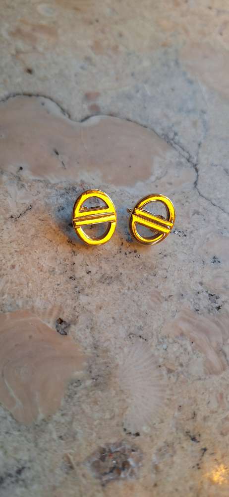 Náušnice s vintage logom Christiana Diora v zlatej farbe