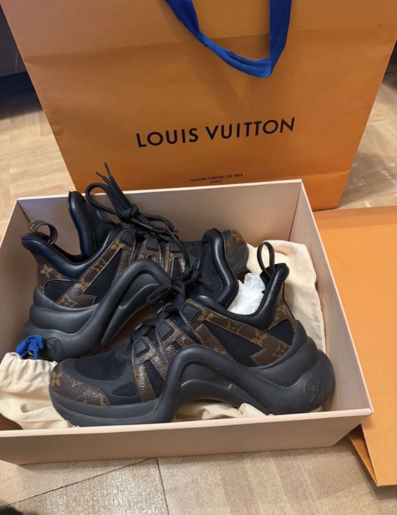 Louis Vuitton archlight