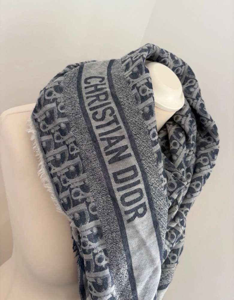 Dior šál