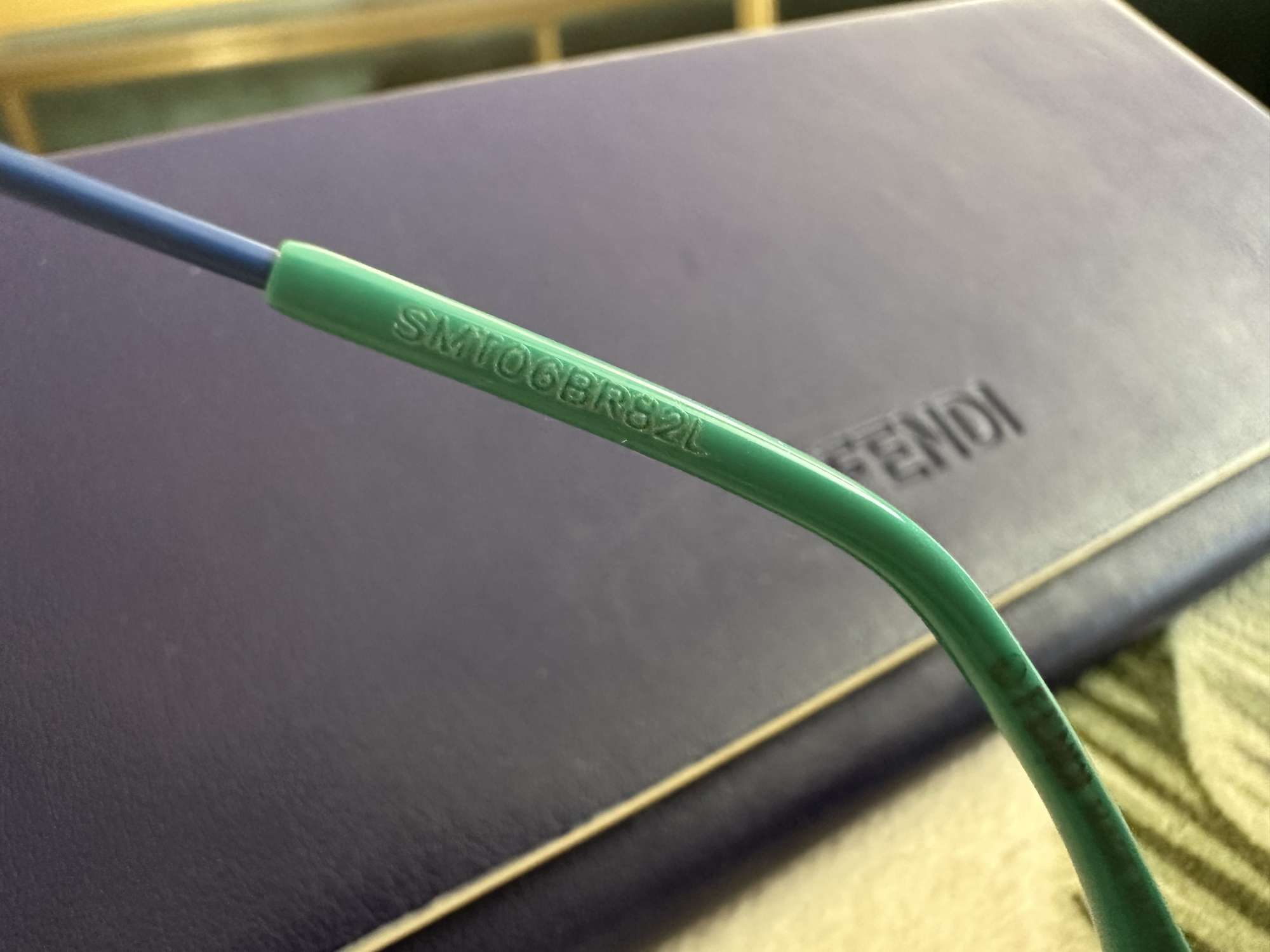 Modre luxusne slnecne okuliare FENDI