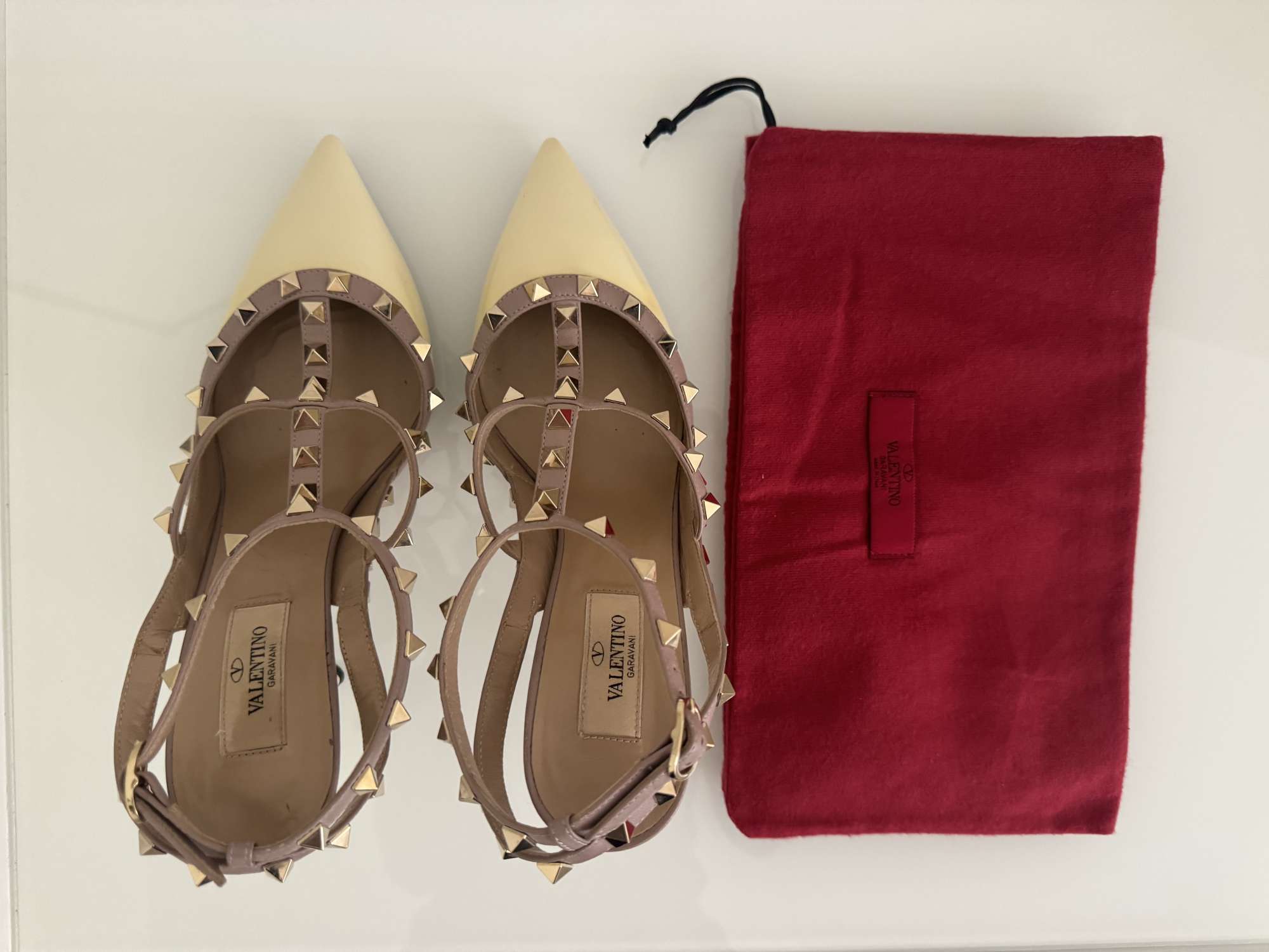 Valentino Garavani kremove rockstud lodicky