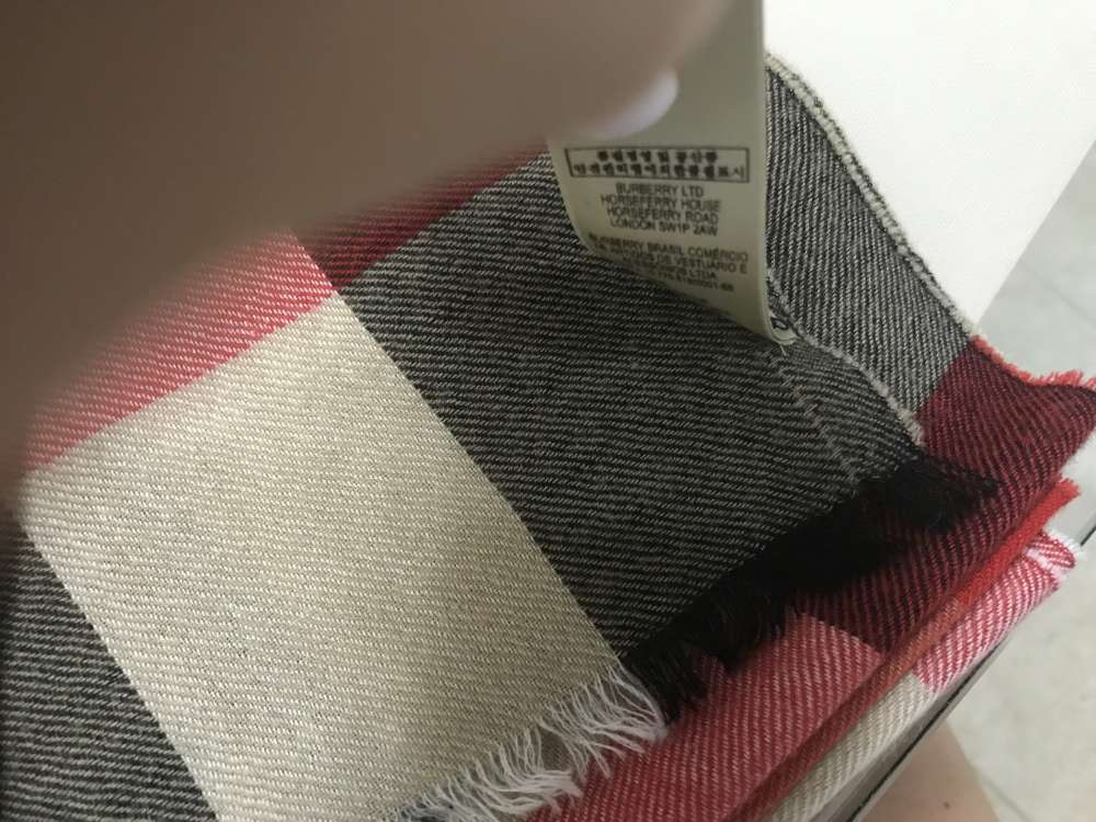 Burberry kasmirova sala