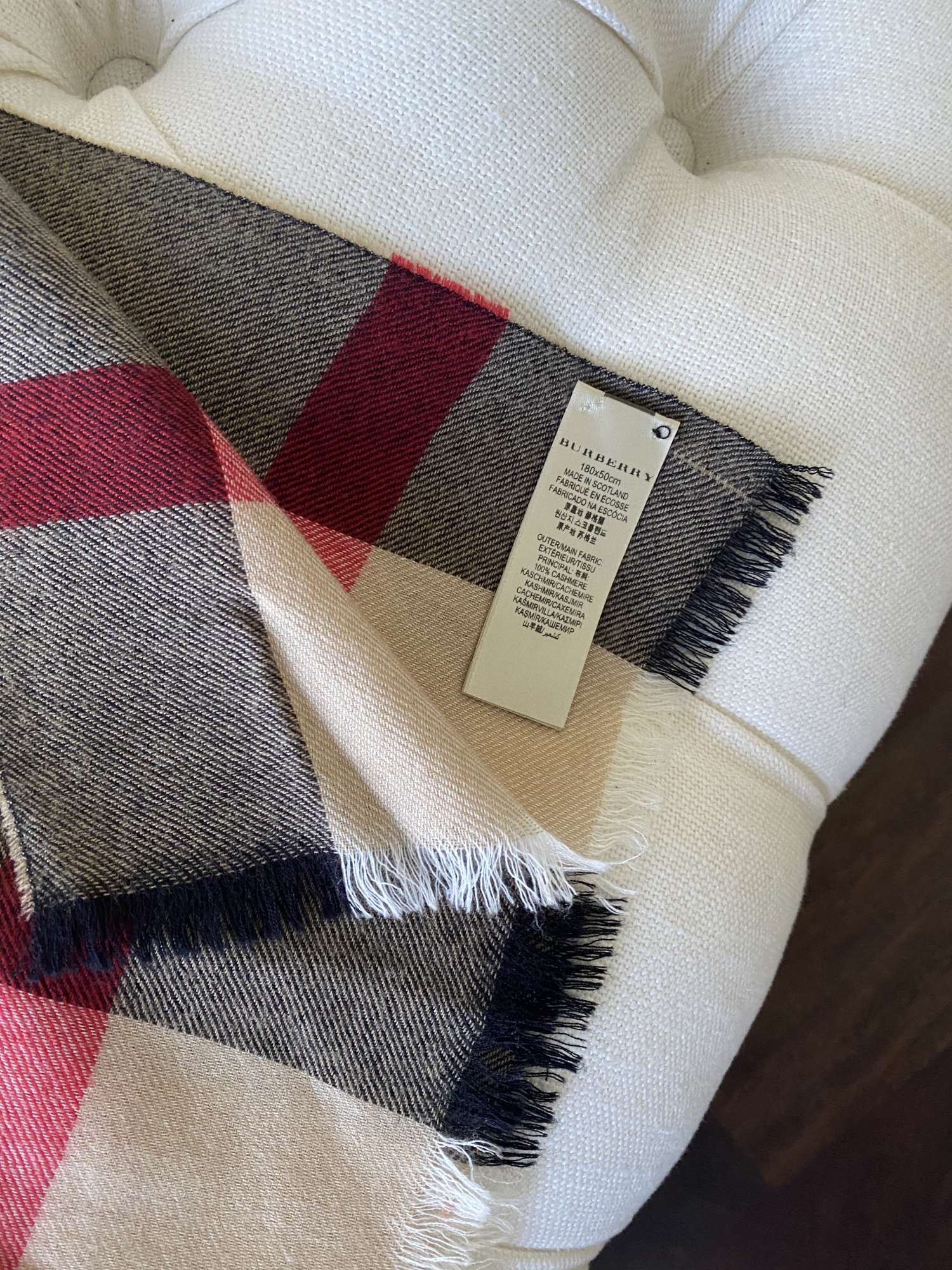 Burberry kasmirova sala