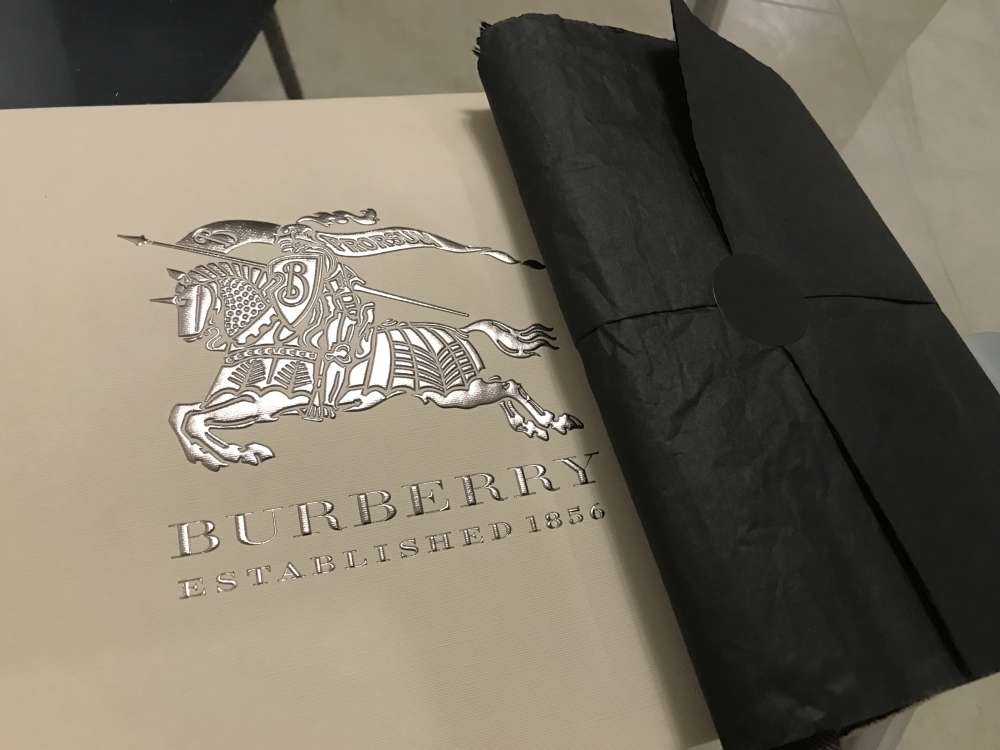 Burberry kasmirova sala