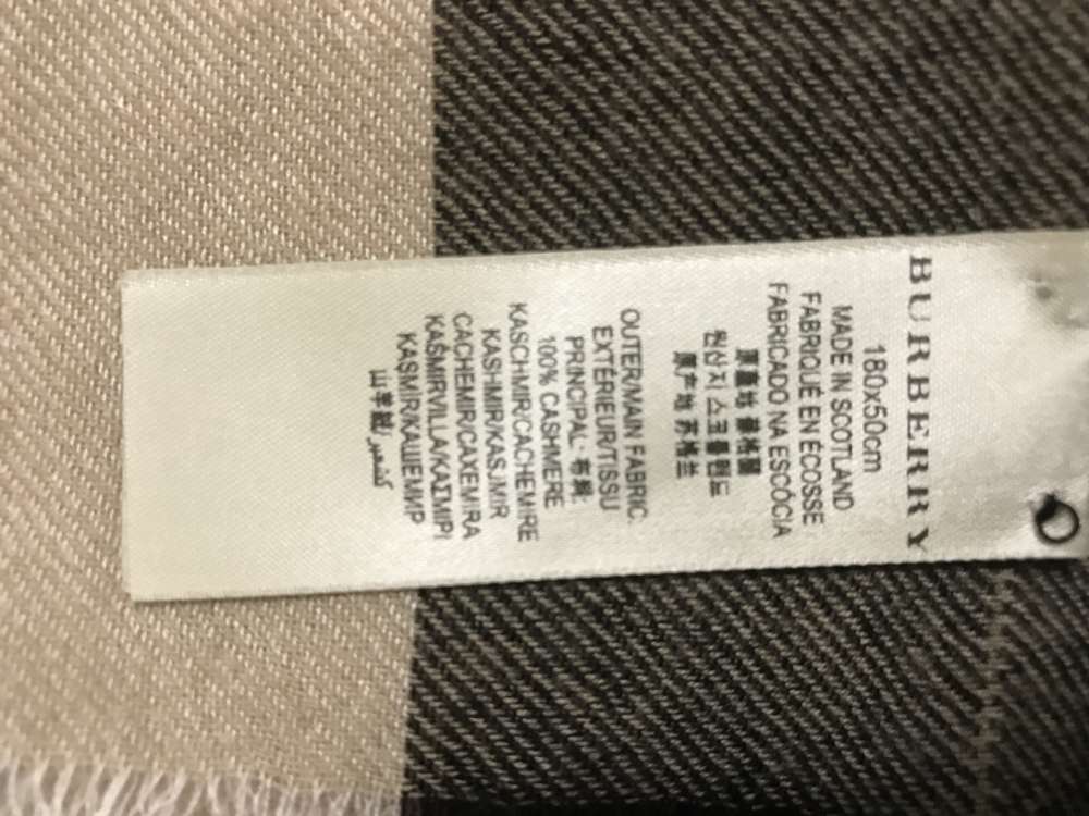 Burberry kasmirova sala