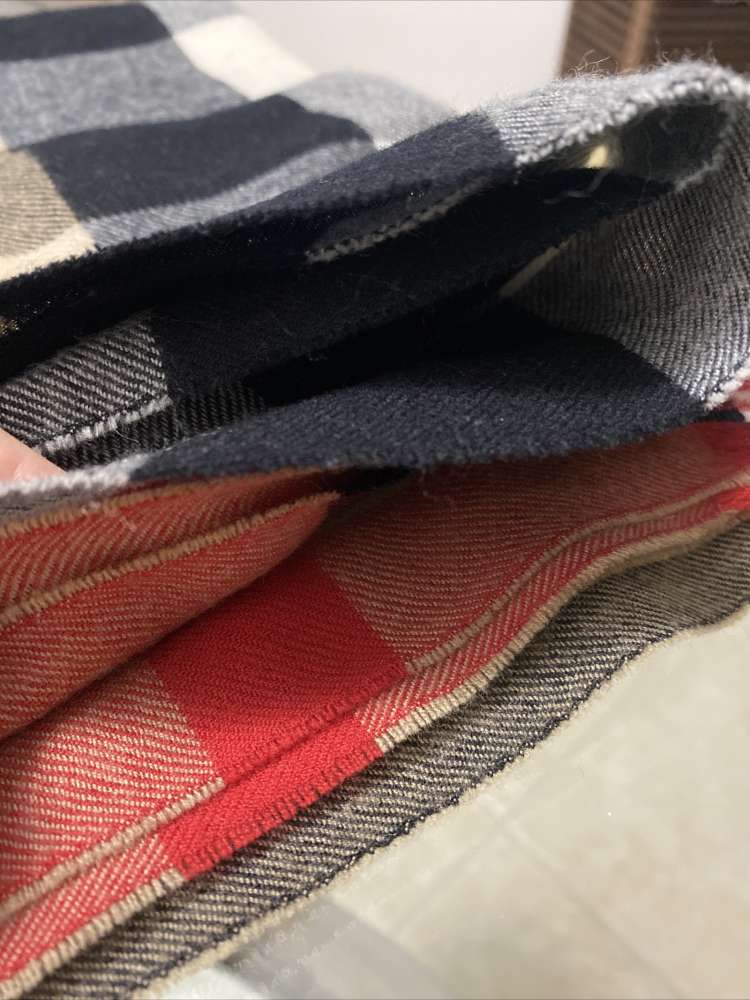 Burberry kasmirova sala