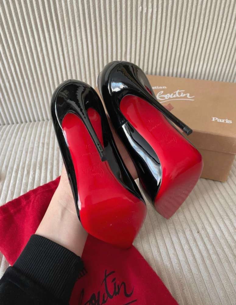 Christian Louboutin lodičky