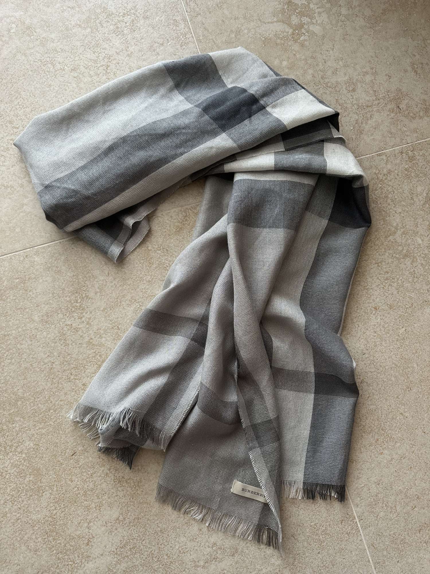 Obdlznikova satka Burberry