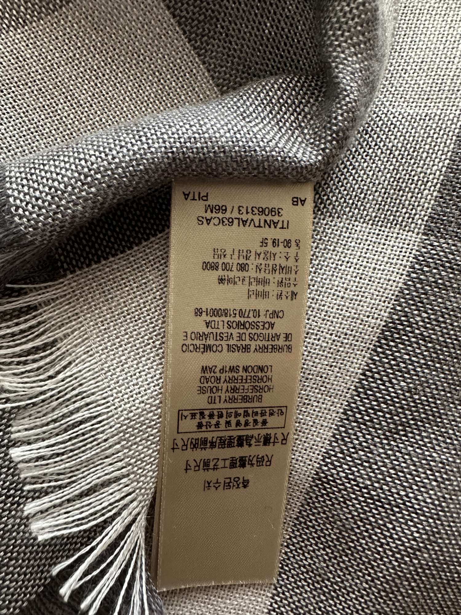 Obdlznikova satka Burberry