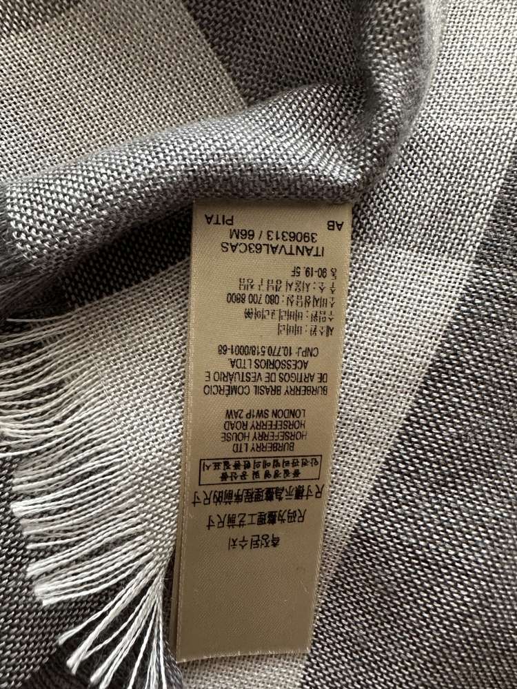 Obdlznikova satka Burberry