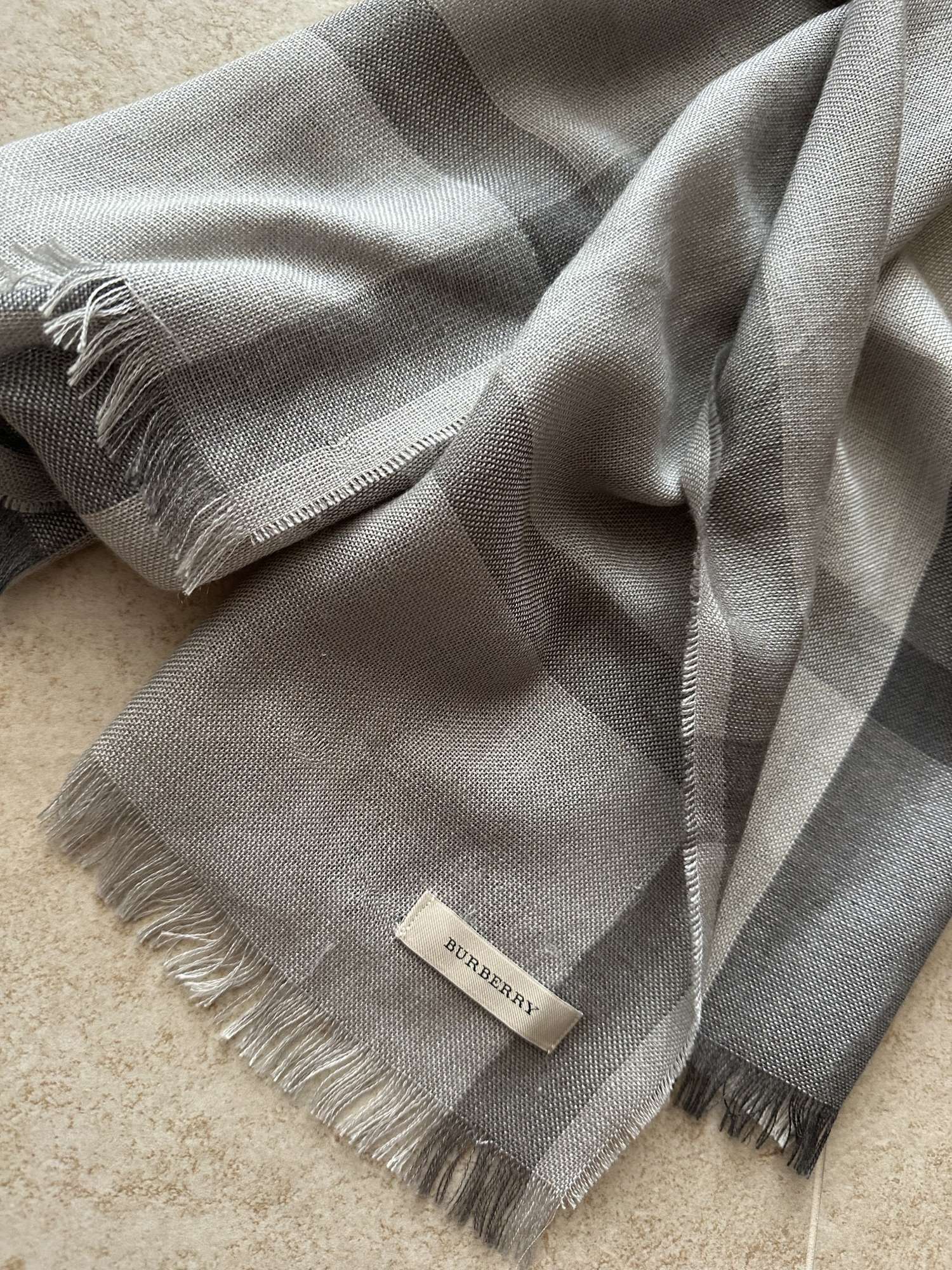 Obdlznikova satka Burberry