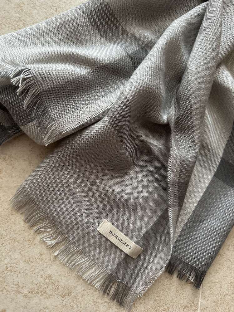 Obdlznikova satka Burberry