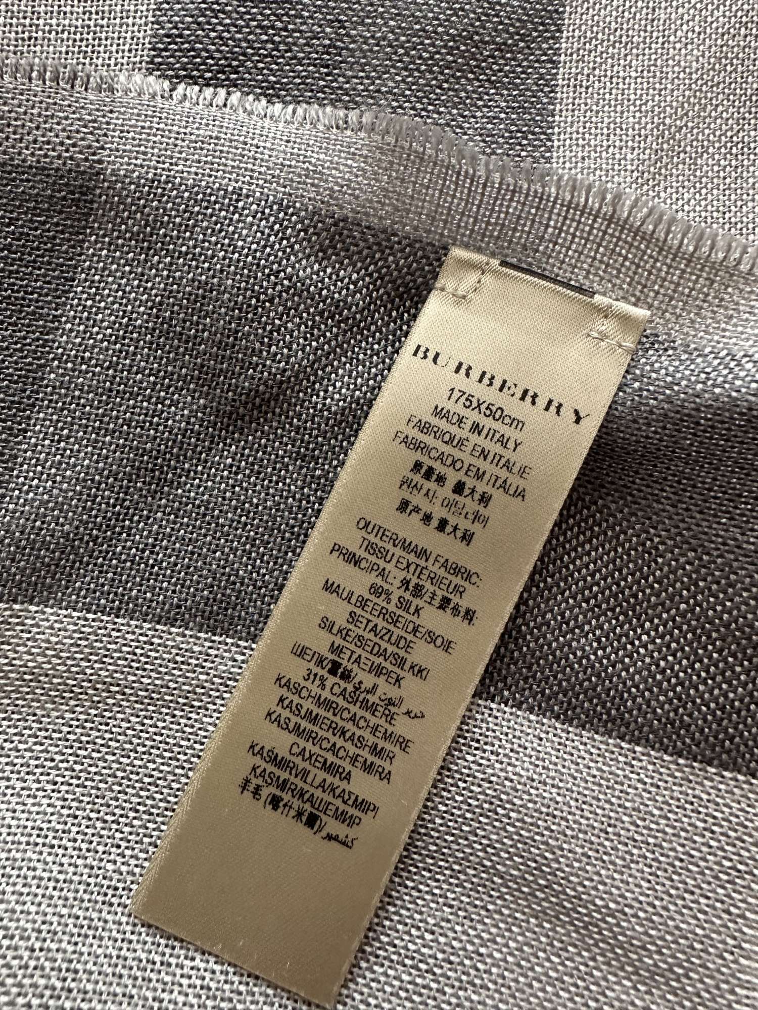 Obdlznikova satka Burberry