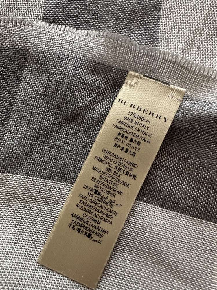 Obdlznikova satka Burberry