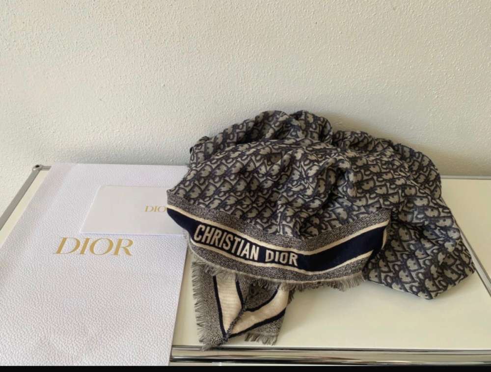 Dior šatka