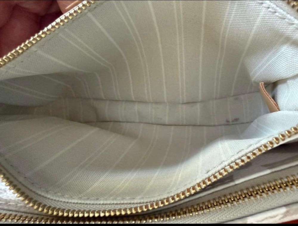 Louis Vuitton multipochette