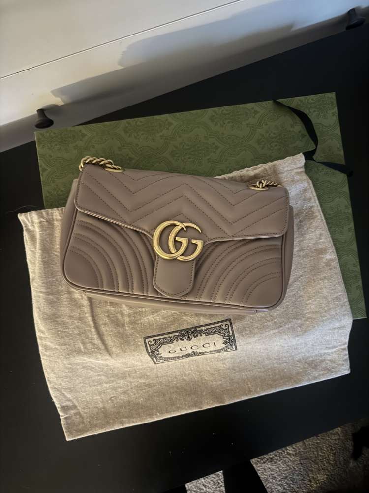 Gucci Marmont medium size